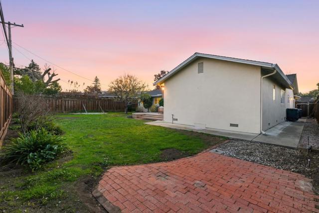 1747 Walnut Drive, Mountain View CA: https://media.crmls.org/mediaz/ffae88b9-f492-4f5d-ab67-fdc5bba9c890.jpg