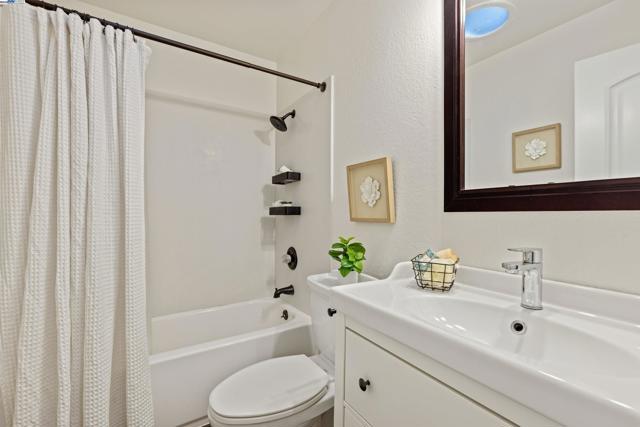 5285 Felicia Ave, Livermore CA: https://media.crmls.org/mediaz/ffaed39a-f946-4812-bdaa-69759aafd5a2.jpg