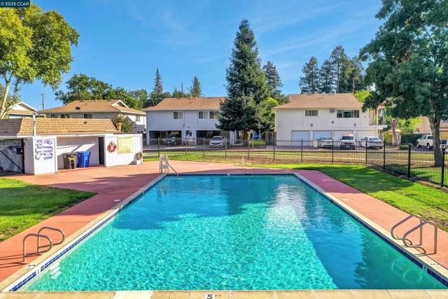 1356 Del Rio Cir, Concord CA: https://media.crmls.org/mediaz/ffaf33fb-4f18-484f-9ba0-205e526d36de.jpg