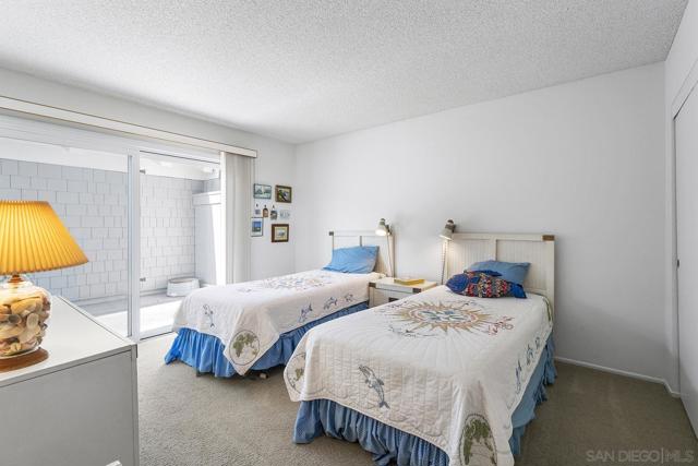 85 Catspaw Cpe, Coronado CA: https://media.crmls.org/mediaz/ffaf59c3-cb6d-4ff9-aa03-4ec753323216.jpg
