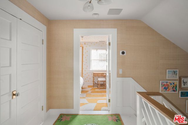 2704 3rd Street, Santa Monica CA: https://media.crmls.org/mediaz/ffafc3b7-eac5-4ad8-ad55-e989a27f3a0d.jpg