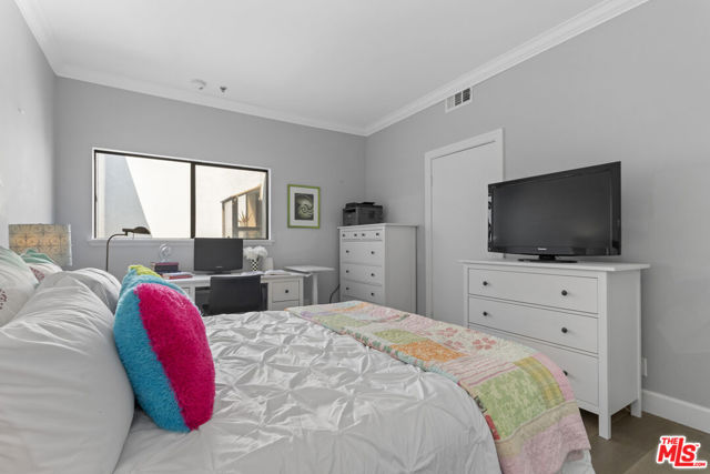 310 Tahiti Way, Marina del Rey CA: https://media.crmls.org/mediaz/ffb005c5-c0e3-489d-807b-72443d73e280.jpg