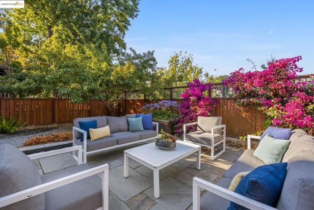 700 Longridge Rd, Oakland CA: https://media.crmls.org/mediaz/ffb05007-4666-4123-8293-1cd77e14e5fc.jpg