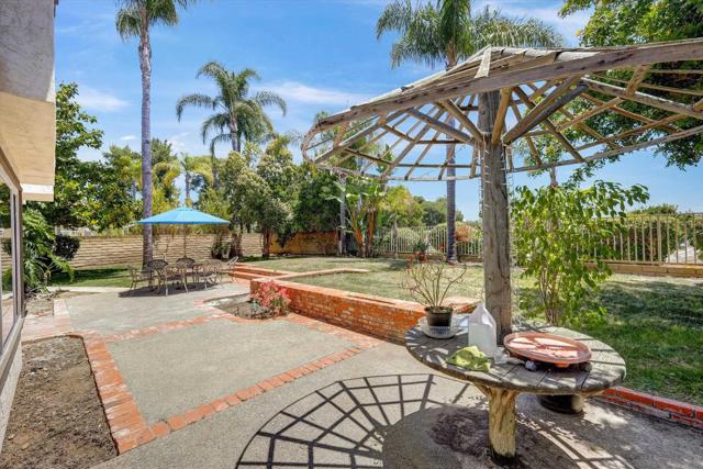 1103 Countrywood Ln, Vista CA: https://media.crmls.org/mediaz/ffb0c3eb-b270-4ebe-bc02-9b3c5745ac1e.jpg