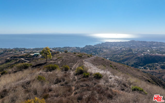 1 Murphy Way, Malibu CA: https://media.crmls.org/mediaz/ffb114bd-448e-4404-b250-a5120d4afda3.jpg