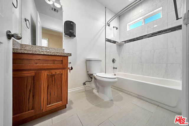 1142 S Mariposa Avenue, Los Angeles CA: https://media.crmls.org/mediaz/ffb14d80-063c-4415-a0ec-d0db76ee61cf.jpg