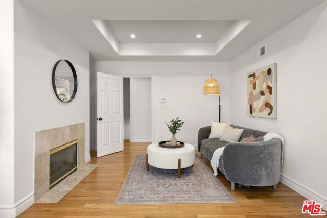 640 N Sweetzer Avenue, Los Angeles CA: https://media.crmls.org/mediaz/ffb16ac3-0e47-46b9-a27b-e9a5951d37f4.jpg