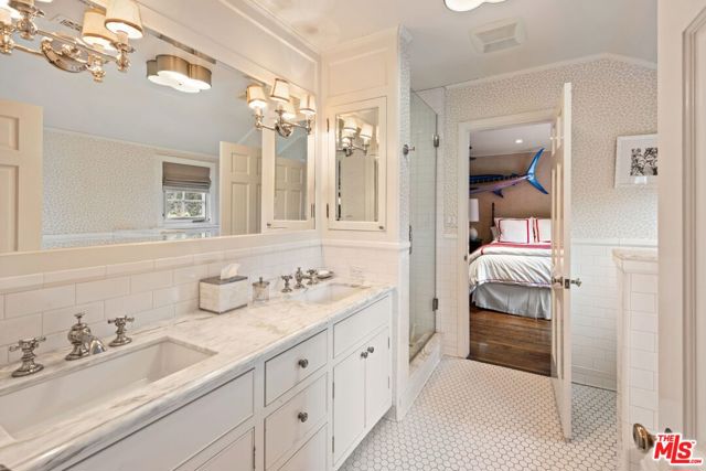 3848 Ethel Avenue, Studio City CA: https://media.crmls.org/mediaz/ffb1b605-48fd-438c-8737-4ad3c7aaa99b.jpg