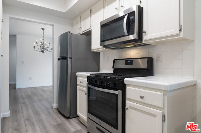 18170 Andrea Circle North, Northridge CA: https://media.crmls.org/mediaz/ffb1ca5e-f30b-460c-8bba-36755c9e7b47.jpg
