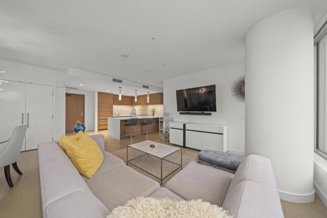 888 W E St, San Diego CA: https://media.crmls.org/mediaz/ffb1da1b-3d82-4d41-bd3a-f5e80f6cf69b.jpg