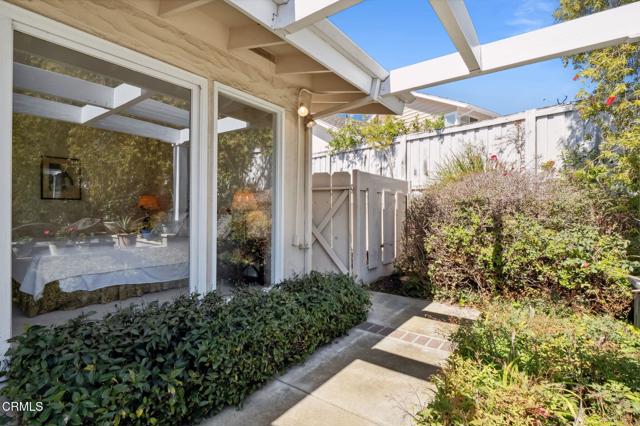 262 Crestwood Avenue, Ventura CA: https://media.crmls.org/mediaz/ffb2333f-b69e-420e-917d-f9033bef65ff.jpg