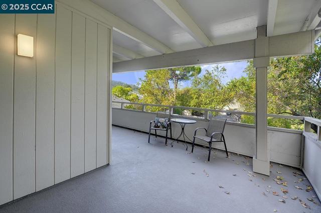 3350 Rossmoor Pkwy, Walnut Creek CA: https://media.crmls.org/mediaz/ffb2cc77-7681-4348-a65e-2100f67cd42c.jpg