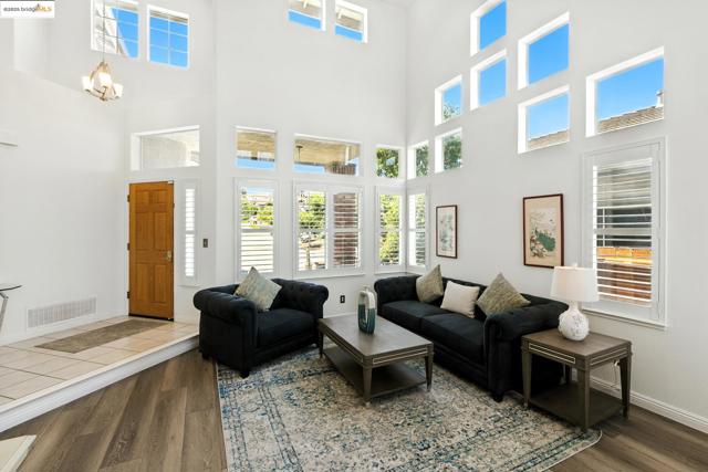 2201 Mark Twain Drive, Antioch CA: https://media.crmls.org/mediaz/ffb303b3-d9b1-4cab-b75e-73c263d1fb3b.jpg