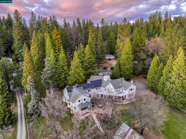 11417 Red Dog Rd, Nevada City CA: https://media.crmls.org/mediaz/ffb342e3-6b59-446a-8ba6-3fa02f5b97e7.jpg