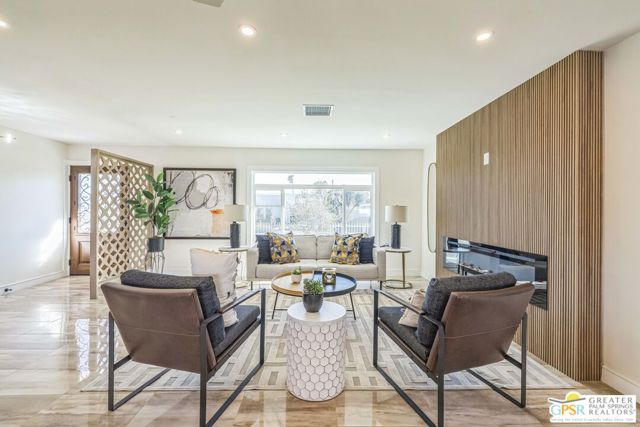 372 E Molino Road, Palm Springs CA: https://media.crmls.org/mediaz/ffb37749-1e38-434a-b8fa-3cf6f467a81f.jpg