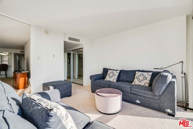 4316 Marina City Drive, Marina del Rey CA: https://media.crmls.org/mediaz/ffb40463-b68f-4215-a4fd-d8a9a044d0cc.jpg