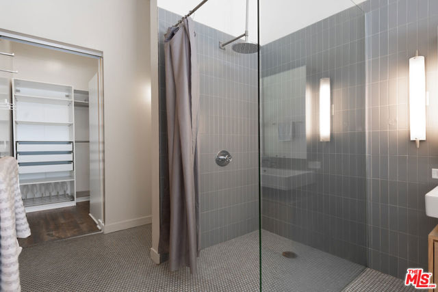 4080 Glencoe Avenue, Marina del Rey CA: https://media.crmls.org/mediaz/ffb43094-54ea-4bb6-9442-b7acf151af4d.jpg