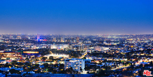 9255 Doheny Road, West Hollywood CA: https://media.crmls.org/mediaz/ffb4ed3f-3c1f-4f9c-8d6c-c0ff9d315e96.jpg