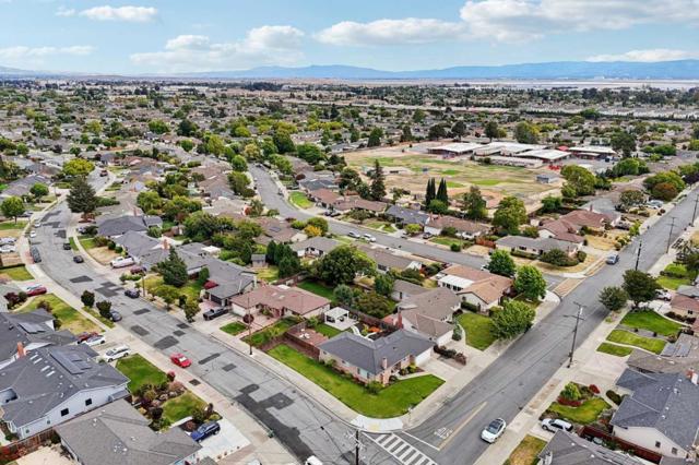 37987 Alta Drive, Fremont CA: https://media.crmls.org/mediaz/ffb67cca-4c34-487e-9dc0-37b31dbf14e4.jpg