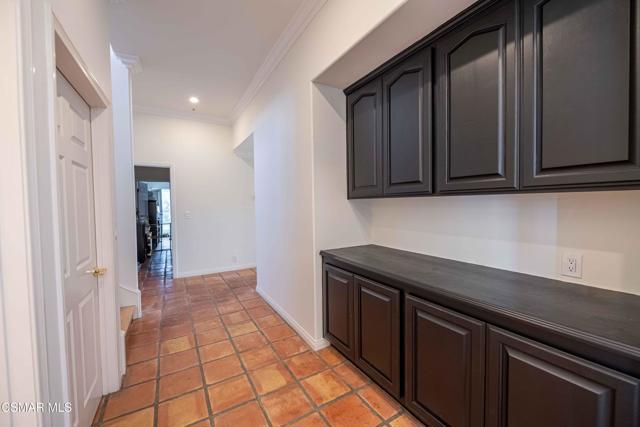 11300 Highridge Court, Camarillo CA: https://media.crmls.org/mediaz/ffb67fc8-71f9-4dff-80fc-3a62f9abb178.jpg