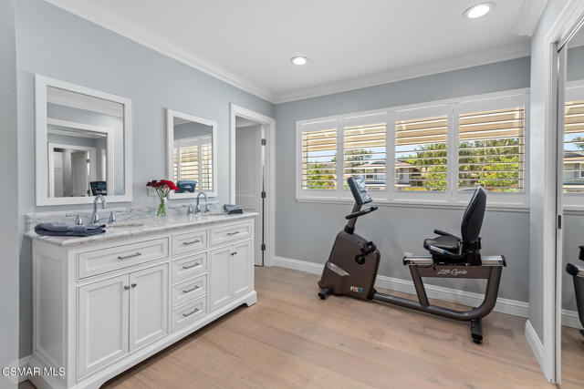 364 Longwood Court, Thousand Oaks CA: https://media.crmls.org/mediaz/ffb68133-2cda-4f72-9502-daca3fb6e61b.jpg