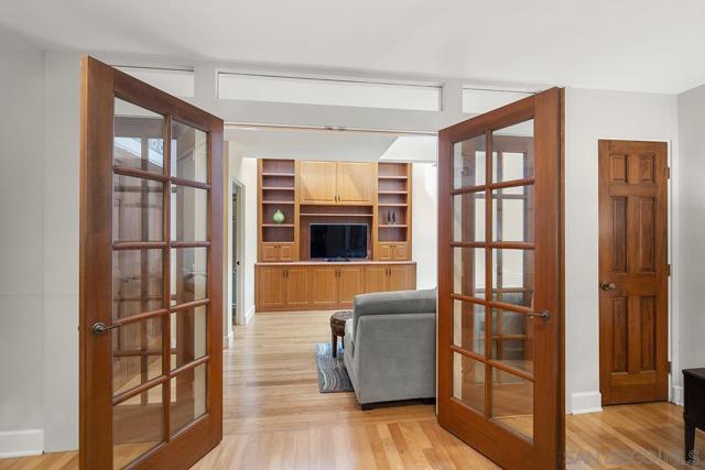 356 Prospect Street, La Jolla CA: https://media.crmls.org/mediaz/ffb6a8a8-9176-4480-98fc-1727060df09d.jpg