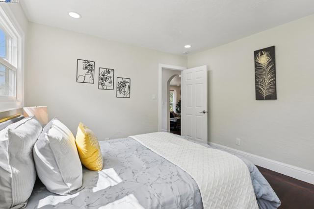 511 59Th St, Oakland CA: https://media.crmls.org/mediaz/ffb6b463-6825-4ced-a5cf-33cb0dde8f60.jpg