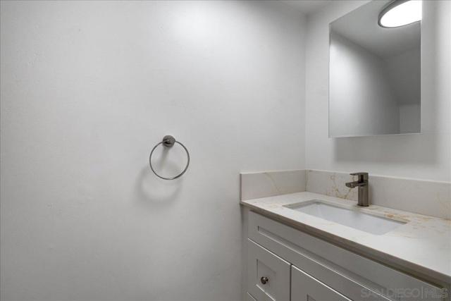 955 Postal Way, Vista CA: https://media.crmls.org/mediaz/ffb78be2-0ee6-4609-adb7-d145aaa8840a.jpg