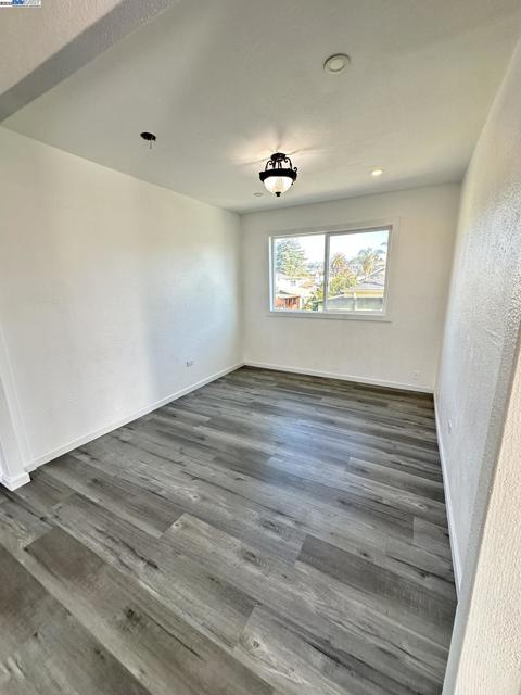 1725 96Th Ave, Oakland CA: https://media.crmls.org/mediaz/ffb7a2c1-db63-4338-a193-af1759082150.jpg