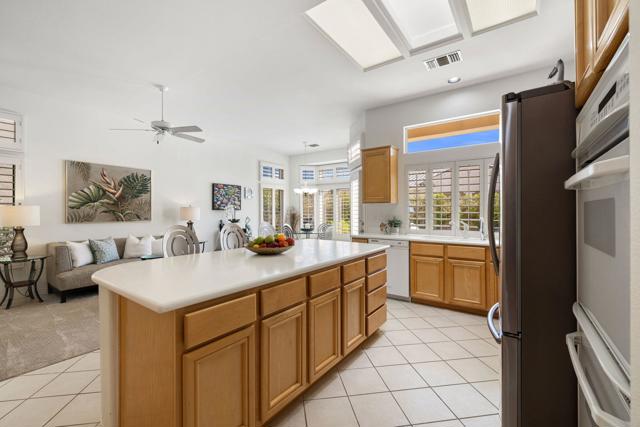 78197 Bonanza Drive, Palm Desert CA: https://media.crmls.org/mediaz/ffb8d394-bc77-4d8a-91f6-79551ef4250d.jpg