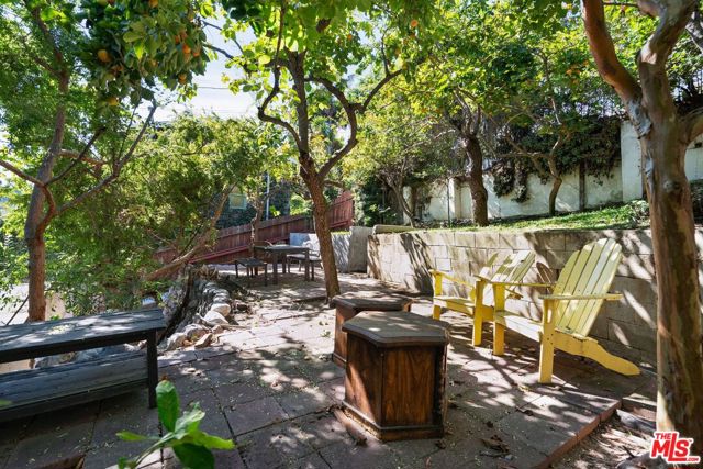 2165 Valentine Street, Los Angeles CA: https://media.crmls.org/mediaz/ffb93b53-35a4-46a7-84ac-936447c03c13.jpg