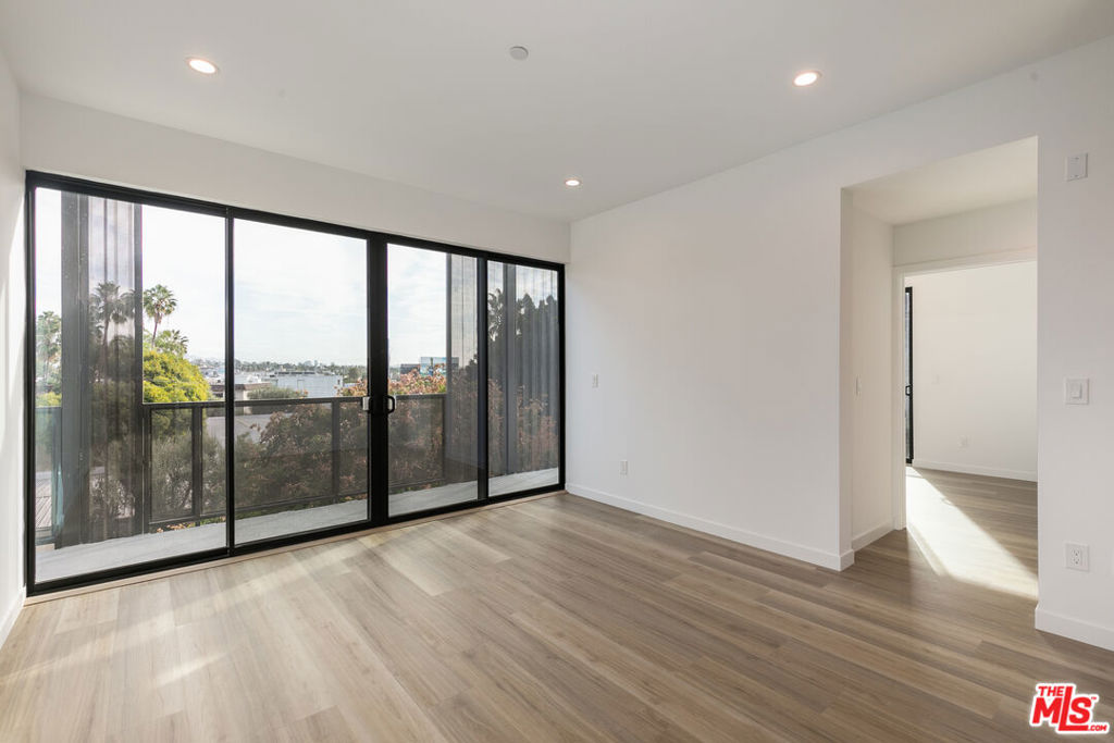 829 Larrabee Street #302