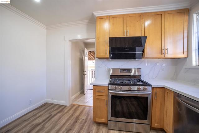 3517 Allendale Ave, Oakland CA: https://media.crmls.org/mediaz/ffb9b0b6-32d0-494b-8773-f559102a0721.jpg