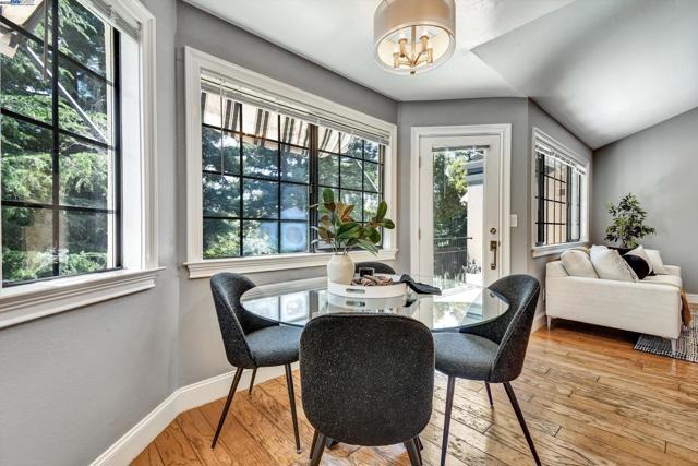 246 Canyon Woods Way, San Ramon CA: https://media.crmls.org/mediaz/ffb9eeaf-016c-4561-8834-90ef887acfa5.jpg