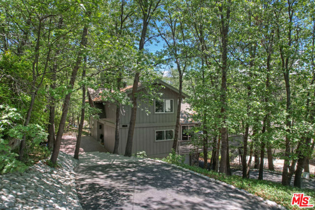 28805 North Shore Road, Lake Arrowhead CA: https://media.crmls.org/mediaz/ffba1734-7dbb-4ded-8f36-2070c52acf26.jpg