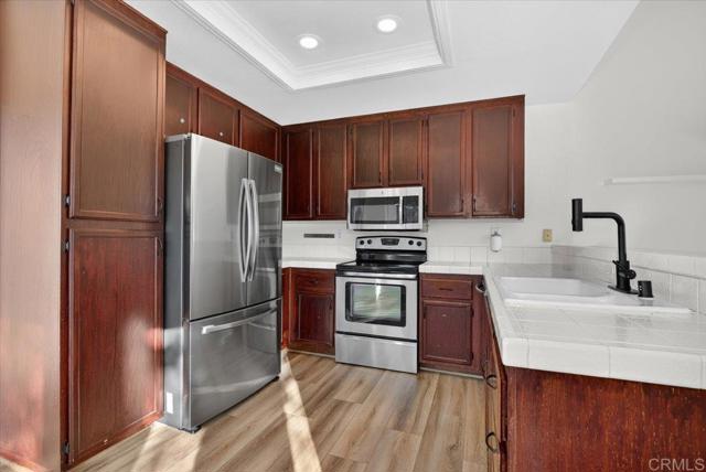 Detail Gallery Image 18 of 42 For 135 Neptune Pl, Escondido,  CA 92026 - 3 Beds | 2 Baths