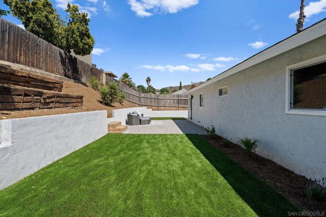 9117 Heatherdale St, Santee CA: https://media.crmls.org/mediaz/ffba84ac-1427-460c-9143-9e79c185c441.jpg