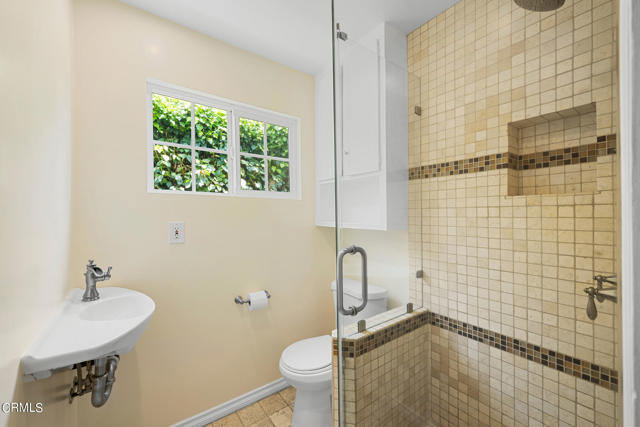 Detail Gallery Image 19 of 32 For 17149 Bullock St, Los Angeles,  CA 91316 - 3 Beds | 2 Baths