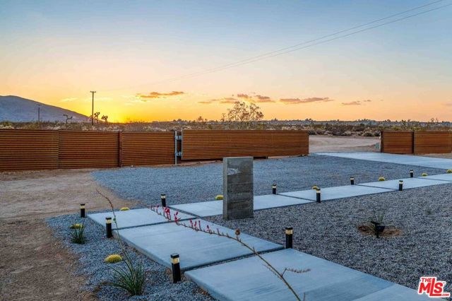 4375 Border Avenue, Joshua Tree CA: https://media.crmls.org/mediaz/ffbac2d2-81a9-456f-9270-7cf8c1f4de2d.jpg