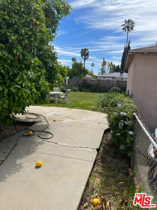 15914 Vose Street photo 4