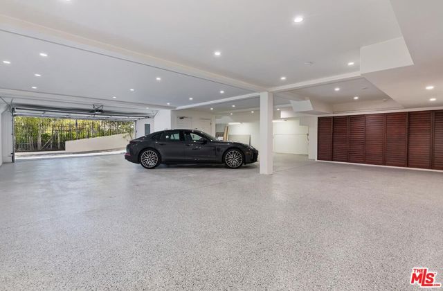 2327 Weybridge Lane, Los Angeles CA: https://media.crmls.org/mediaz/ffbc4139-bfc8-45a7-9b50-15b1ff363c1c.jpg