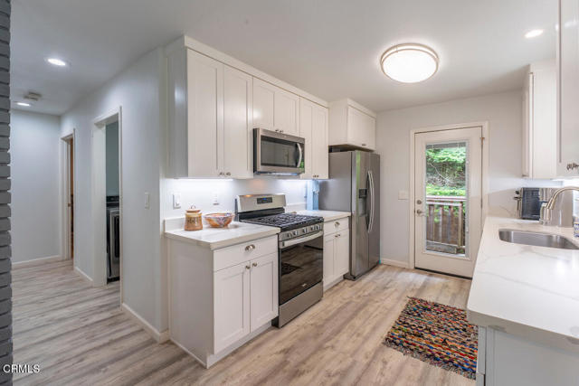 32200 Westwood Drive, Fort Bragg CA: https://media.crmls.org/mediaz/ffbcdedc-052b-4b4f-a210-678b31ae780b.jpg
