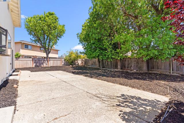 37807 Lobelia Dr, Newark CA: https://media.crmls.org/mediaz/ffbcfdbe-af83-4cbc-b9ab-d7b68c9f82d6.jpg