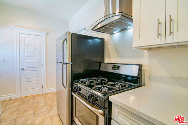 3425 Walton Avenue, Los Angeles CA: https://media.crmls.org/mediaz/ffbe1a68-2f3e-4dc3-8b46-43b42dc305d0.jpg