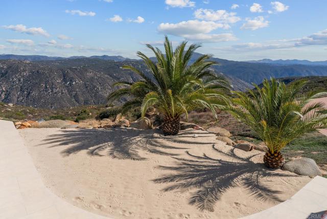 24949 Thunder Mountain Road, Ramona CA: https://media.crmls.org/mediaz/ffbe8af7-1490-4726-8212-6953d9b69a19.jpg