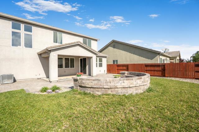 1551 Lily Court, Hollister CA: https://media.crmls.org/mediaz/ffbf3d6e-72f7-470d-b077-f29486ef52cc.jpg