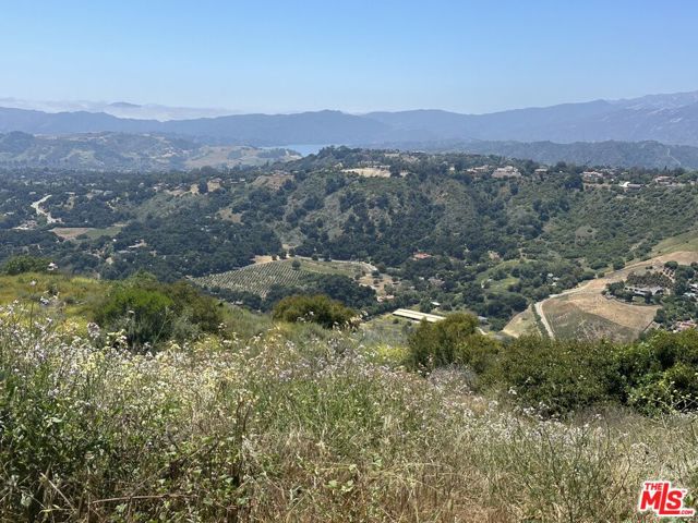 10880 Creek Road, Ojai CA: https://media.crmls.org/mediaz/ffbfa959-7587-4a57-be33-1a99aeecf8a7.jpg