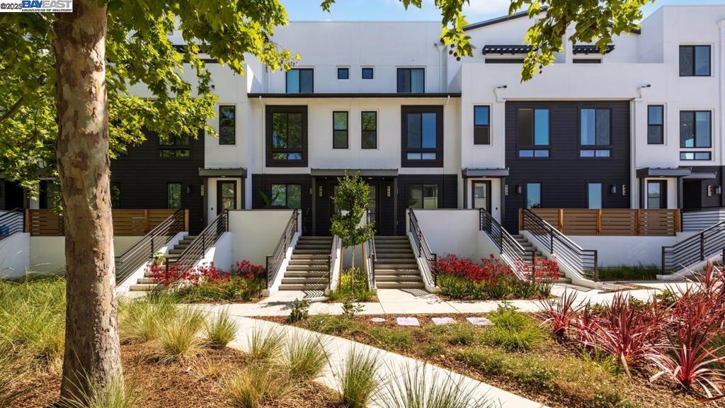 990 Harcot Court
