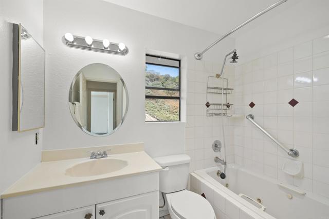 Detail Gallery Image 16 of 17 For 421 Windjammer Cir, Chula Vista,  CA 91910 - 2 Beds | 2/1 Baths