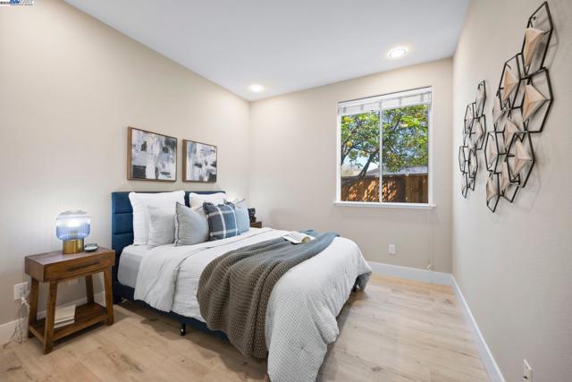 198 Continente Ave, Brentwood CA: https://media.crmls.org/mediaz/ffc145b5-a261-4593-abaa-3d663785c657.jpg